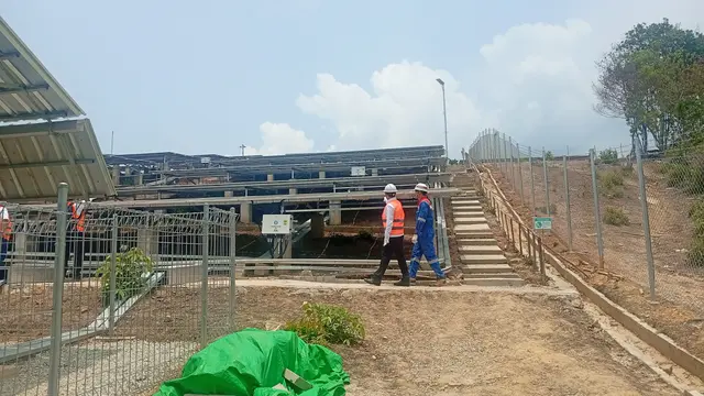 Mengintip proyek PLTS 0,8 hektare di Pulau Sembur, Kecamatan Galang Baru, Batam. (Liputan6.com/Ajang Nurdin).