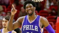 Joel Embiid merayakan kemenangan Philadelphia 76ers dengan perasaan suka cita. (Bola.com/Twitter/76ers)