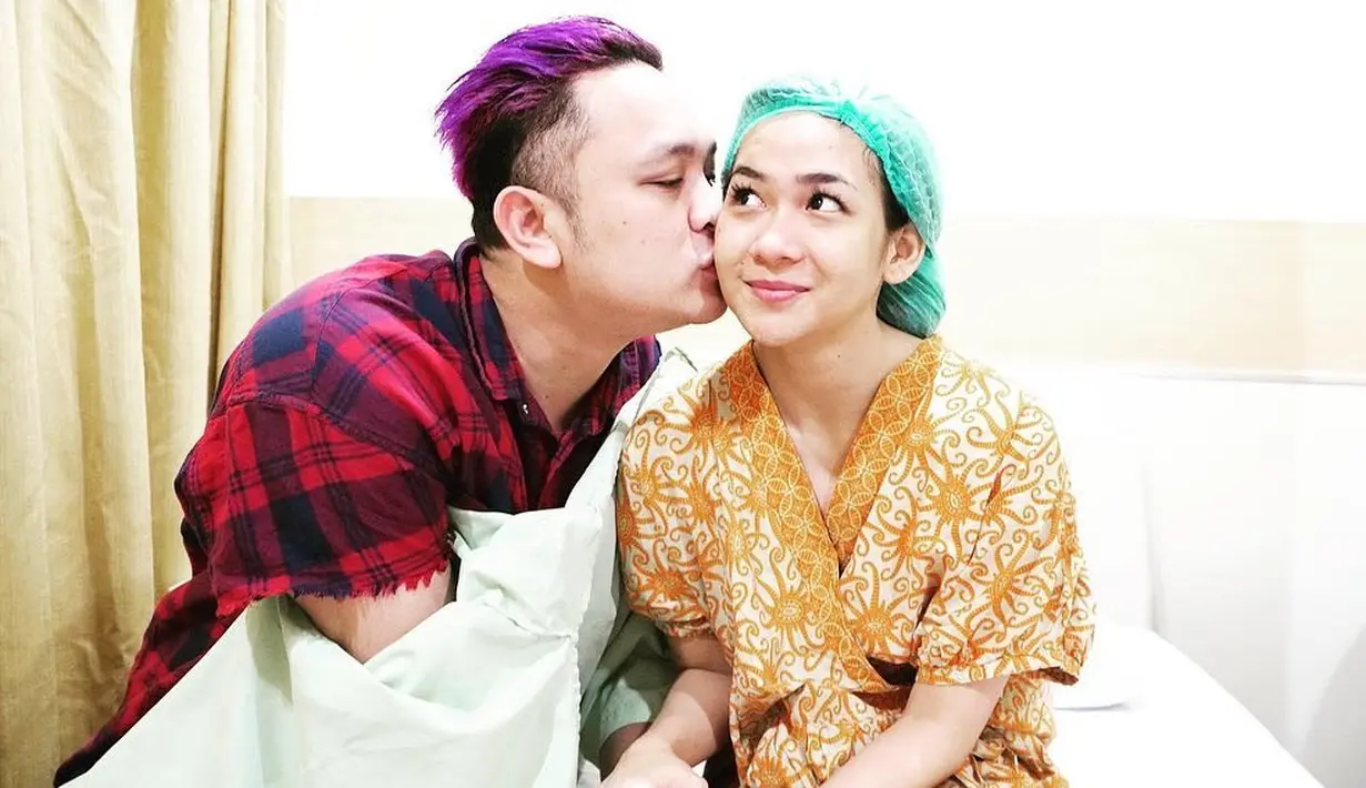 Lewat akun Instagramnya, Gilang mengatakan kalau ia ingin menghilangkan rasa bosan yang dialami Adiezty selama masa istirahatnya itu.  (Instagram/gilangdirga)