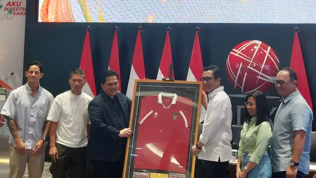 Ketua PSSI, Erick Thohir, hadir dalam inspiration talk bertema "Berinvestasi untuk Berprestasi" Capital Market Summit & Expo di Gedung Bursa Efek Indonesia (BEI), Jakarta Pusat, pada Sabtu (28/10/2023).