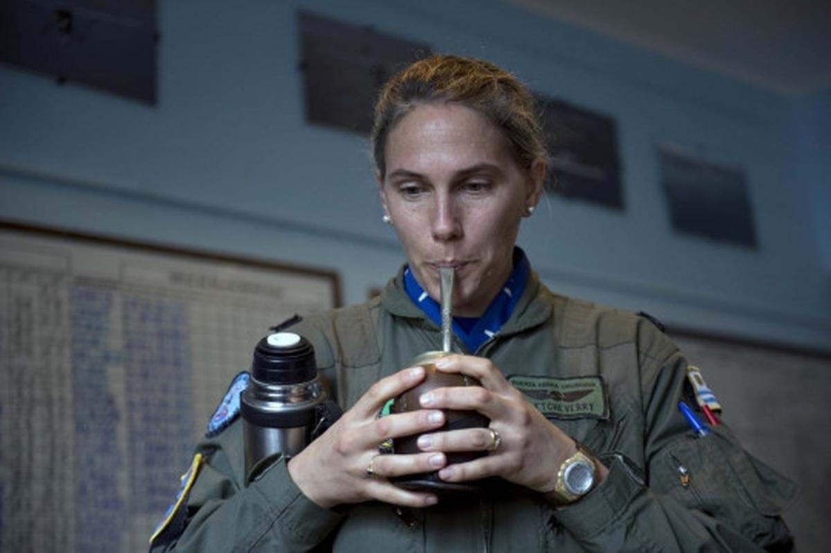Cantiknya Maria Eugenia, pilot wanita pertama militer Uruguay