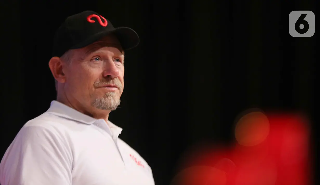 Kiper legendaris Manchester United Peter Schmeichel hadir di Tanah Air guna memenuhi undangan Vidio selaku official broadcaster Liga Inggris jelang menyambut kompetisi 2023/2024. (Liputan6.com/Faizal Fanani)