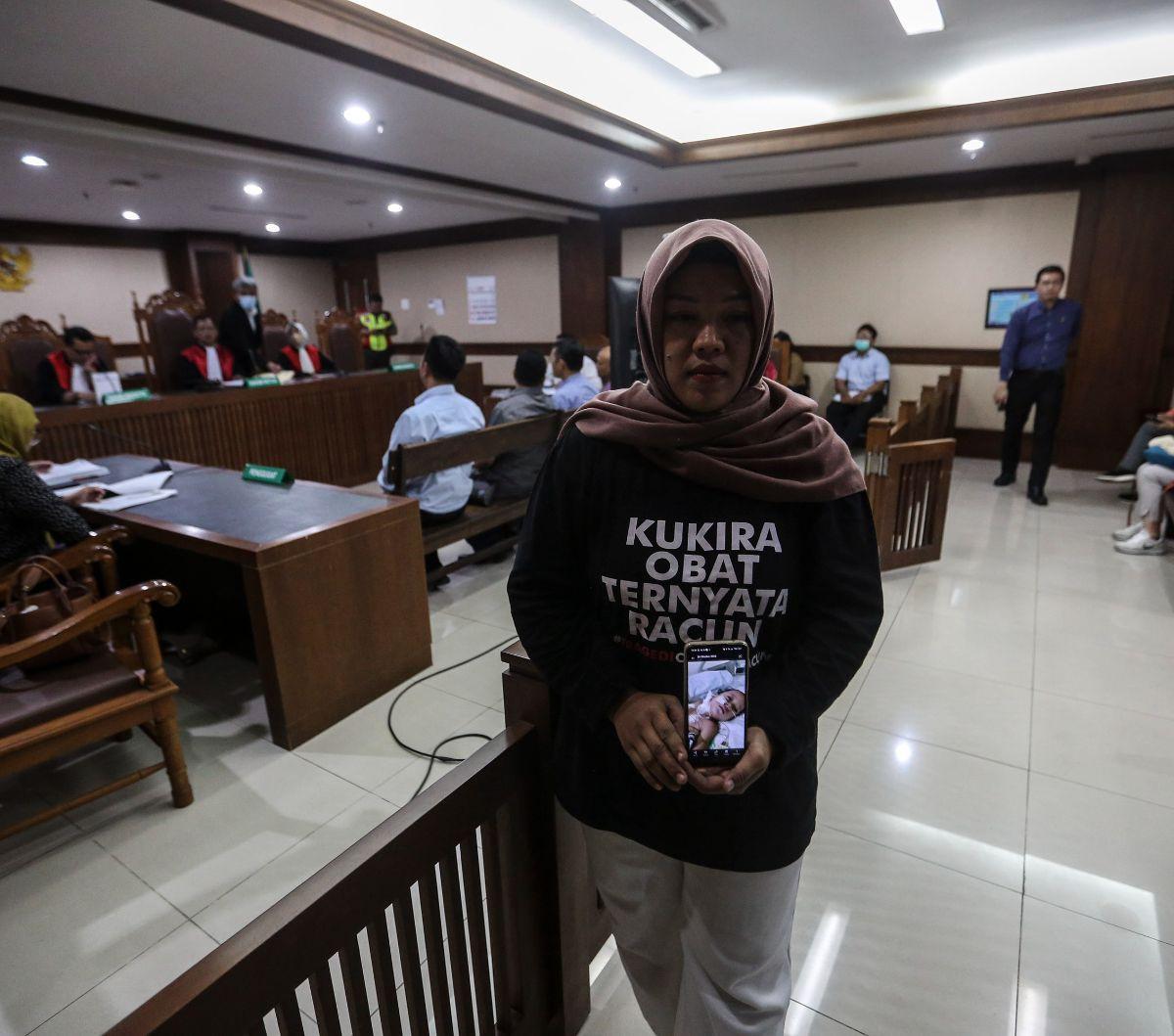 Kelompok Ketiga :
Keluarga dari pasien yang meninggal tetapi obat yang diberikan
berasal dari PT Universal Pharmaceutical Industry.