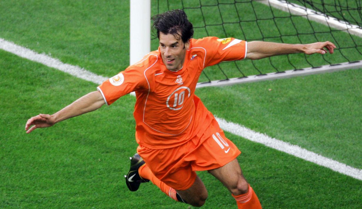 3. Ruud van Nistelrooy. Striker Belanda ini mencetak 6 gol dalam 8 partai di Piala Eropa 2004 dan 2008. (AFP/Mladen Antonov)