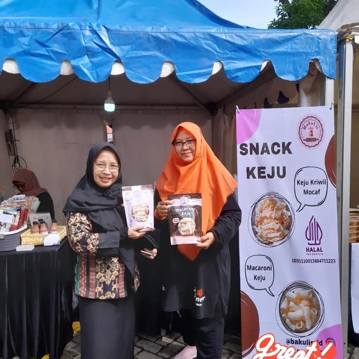 Usaha Kue Kering 'Bakulis' yang naik kelas karena pemberdayaan oleh BRI