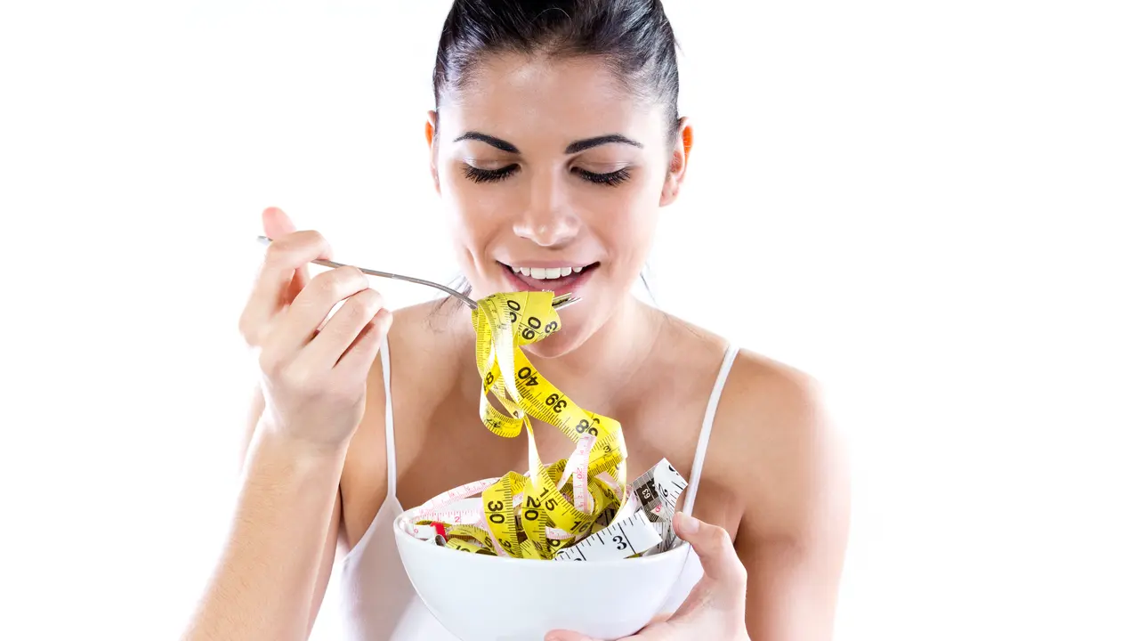 Ilustrasi diet menurunkan berat badan/freepik.com/nenuria