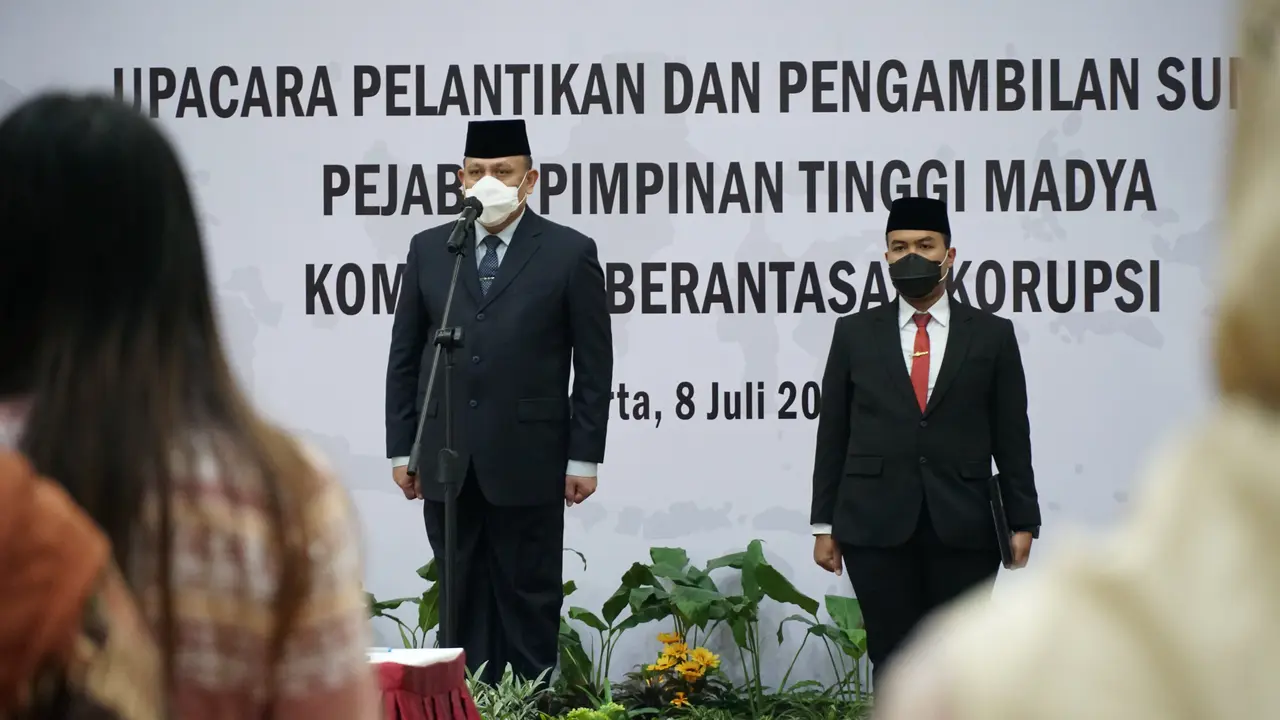 Ketua KPK Firli Bahuri melantik dua deputi baru di lingkungan lembaga antirasuah, yakni Deputi Dikyanmas Wawan Wardhiana dan Deputi Korsup Didik Agung Widjanarko. (Foto: Humas KPK)