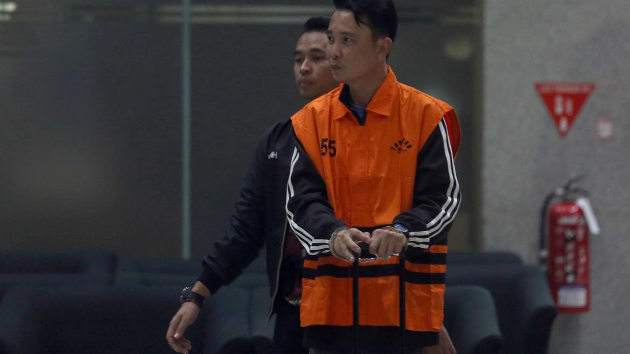 FOTO: KPK Tahan Bupati Rejang Lebong Usai Terjaring OTT