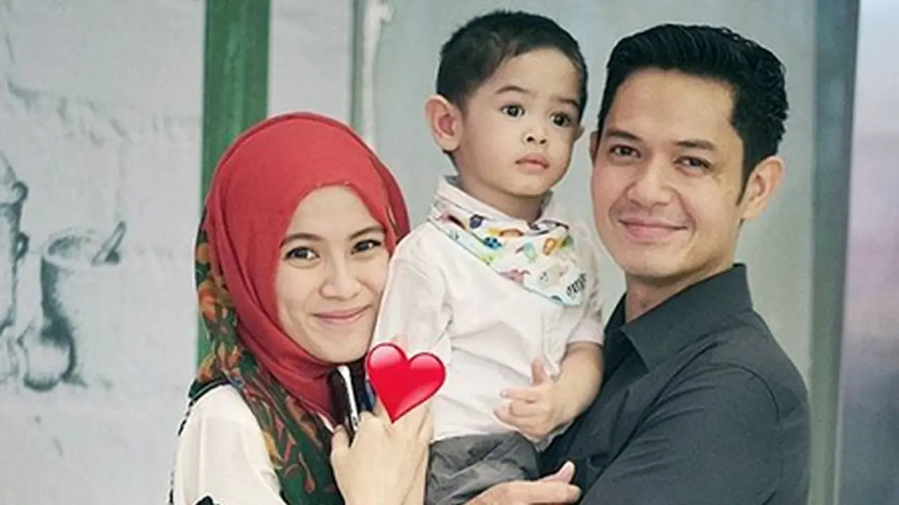 [Bintang] Dude Harlino dan Alyssa Soebandono