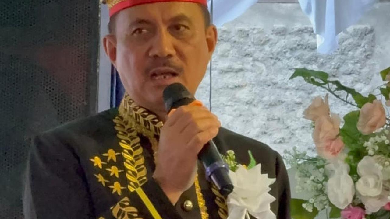 Alfred Denny Tuejeh (ADT) menghadiri perayaan Hari Ulang Tahun Desa Tanggari yang ke-681