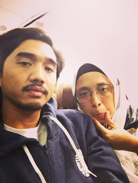 <p>Sejak menikah pada tahun 2003, tidak pernah sekali pun tercium kabar negatif tentang pernikahan Duta dengan Adelia. Walau masalah dalam rumah tangga pasti dihadapi, keduanya tampaknya dapat mengatasi hal itu dengan baik. (Instagram/pakduta)</p>
