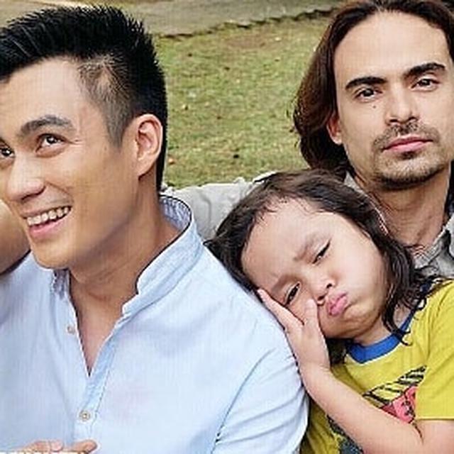 Kehilangan Sahabat, Ini 7 Potret Jadul Baim Wong Bersama Ashraf Sinclair