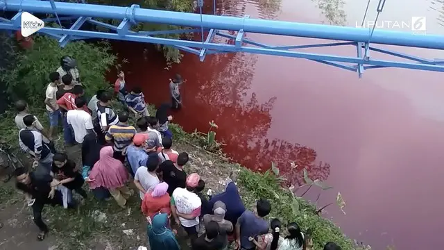 Warna sungai di Banyumas mendadak berwarna merah, warga mengaitkan hal tersebut dengan hal berbau mistik.