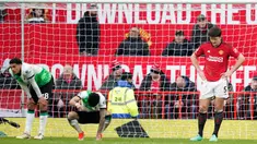 Ekspresi pemain Liverpool, Jarell Quansah dan Luis Diaz serta bek Manchester United, Harry Maguire (dari kiri ke kanan) usai pertandingan sepak bola Liga Premier Inggris di Stadion Old Trafford, Manchester, Inggris, Minggu, 7 April 2024. (AP Photo/Dave Thompson)