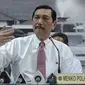 Menko Polhukam Luhut Panjaitan saat jumpa pers pencatutan namanya dalam negosiasi Ketua DPR Setya Novanto-Freeport, di Jakarta, Kamis (19/11). Luhut menyebut kalau dirinya tak tahu menahu dan tak pernah bicara urusan saham. (Liputan6.com/Faizal Fanani)