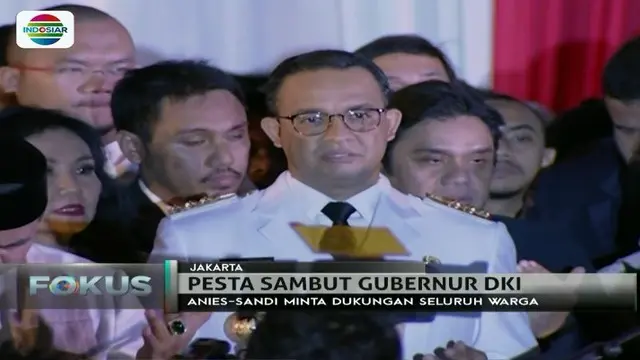 Gubernur dan Wakil Gubernur DKI, Anies-Sandi mengajak warga untuk membangun Jakarta lebih baik lagi.