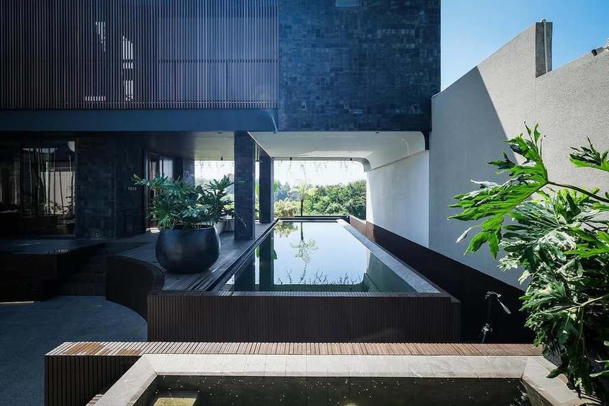 8 Potret Villa Baru Rachel Vennya di Bandung, Didesain Mewah dengan Kolam Renang dan 3 Kamar Tidur - Banjir Pujian