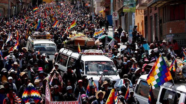 Pembubaran Prosesi Pemakaman Korban Tewas Bentrok Bolivia