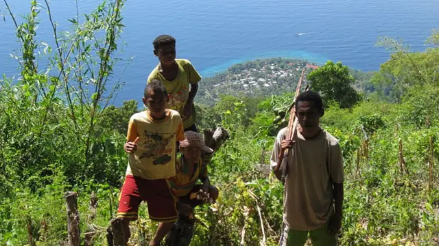 Gunung Maru di Pulau Pura