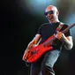 Joe Satriani (Joe Satriani's Official Facebook/Fishbones Glover)