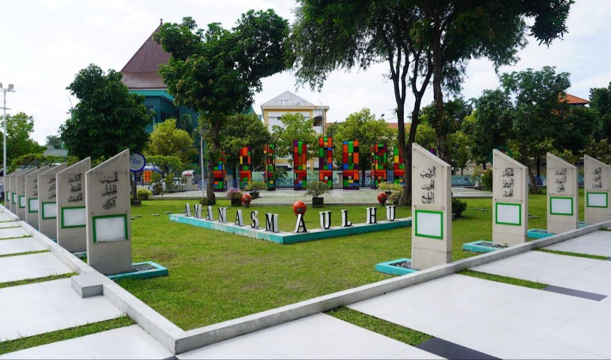 <b>Daya Tarik  Masjid Al Akbar Surabaya</b>