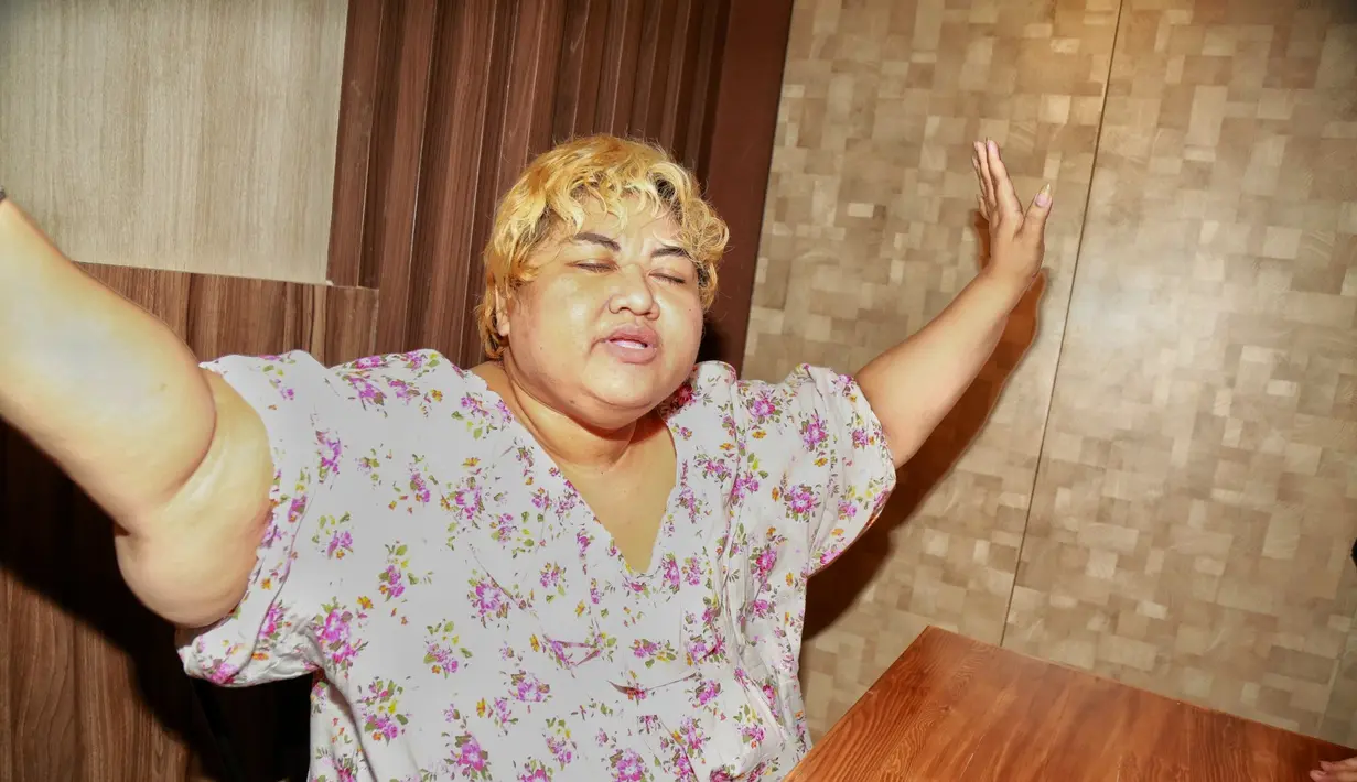 Selain Pretty, polisi juga mengamankan diantaranya berinisial SS pemain film layar lebar, EY, ES, MA, ketiganya merupakan penyanyi dangdut, AH pemain sinetron, GL Model dan DW yang merupakan penyanyi pop. (Adrian Putra/Bintang.com)