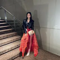 Selain bakatnya dalam bidang tarik suara, gaya busana Keisya Levronka, pelantun lagu populer &ldquo;Tak Ingin Usai&rdquo; juga tidak luput dari perhatian publik. (Instagram/keisyalevronka).