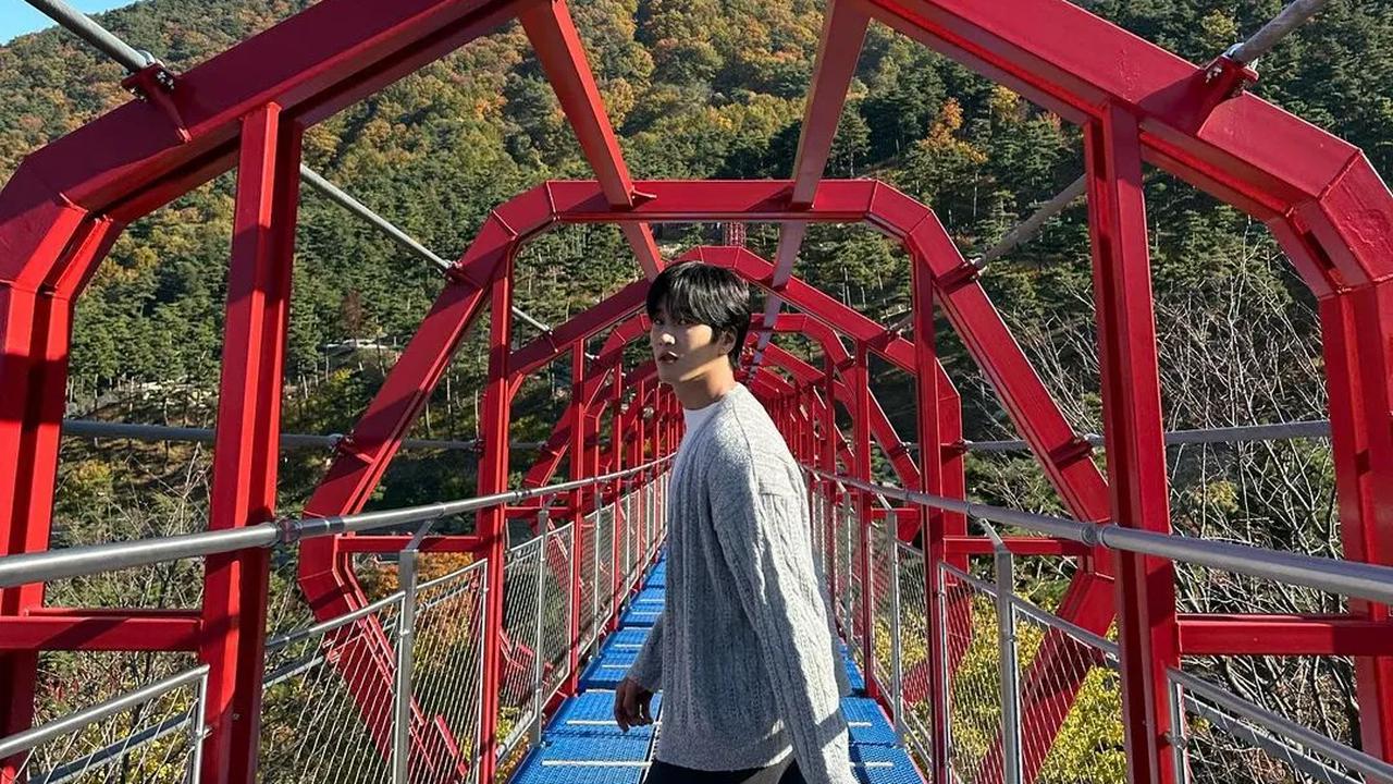Setelah karier nya melejit, Ahn Bo Hyun ditaksir memiliki total kekayaan senilai Rp151,8 miliar.