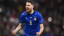 Gelandang Italia, Jorginho berselebrasi setelah sukses menendang penalti ke gawang Spanyol pada pertandingan semifinal Euro 2020 di Stadion Wembley, London, Inggris, Rabu (7/7/2021). Italia mengalahkan Spanyol 4-2 lewat adu penalti setelah laga imbang 1-1. (Fabio Ferrari/LaPresse via AP)