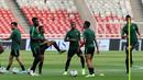 Pemain Timnas Indonesia saat latihan jelang laga kualifikasi Piala Dunia 2022 di SUGBK, Jakarta, Senin (9/9). Indonesia akan berhadapan dengan Thailand. (Bola.com/M Iqbal Ichsan)