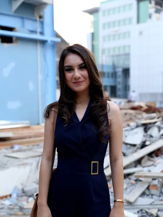 Ada perbedaan mendasar antara melakoni peran di film dan sinetron. Bagi kekasih Rezky Aditya ini, melakoni peran layar lebar jauh lebih santai dibandingkan dengan sinetron. (Andy Masela/Bintang.com)