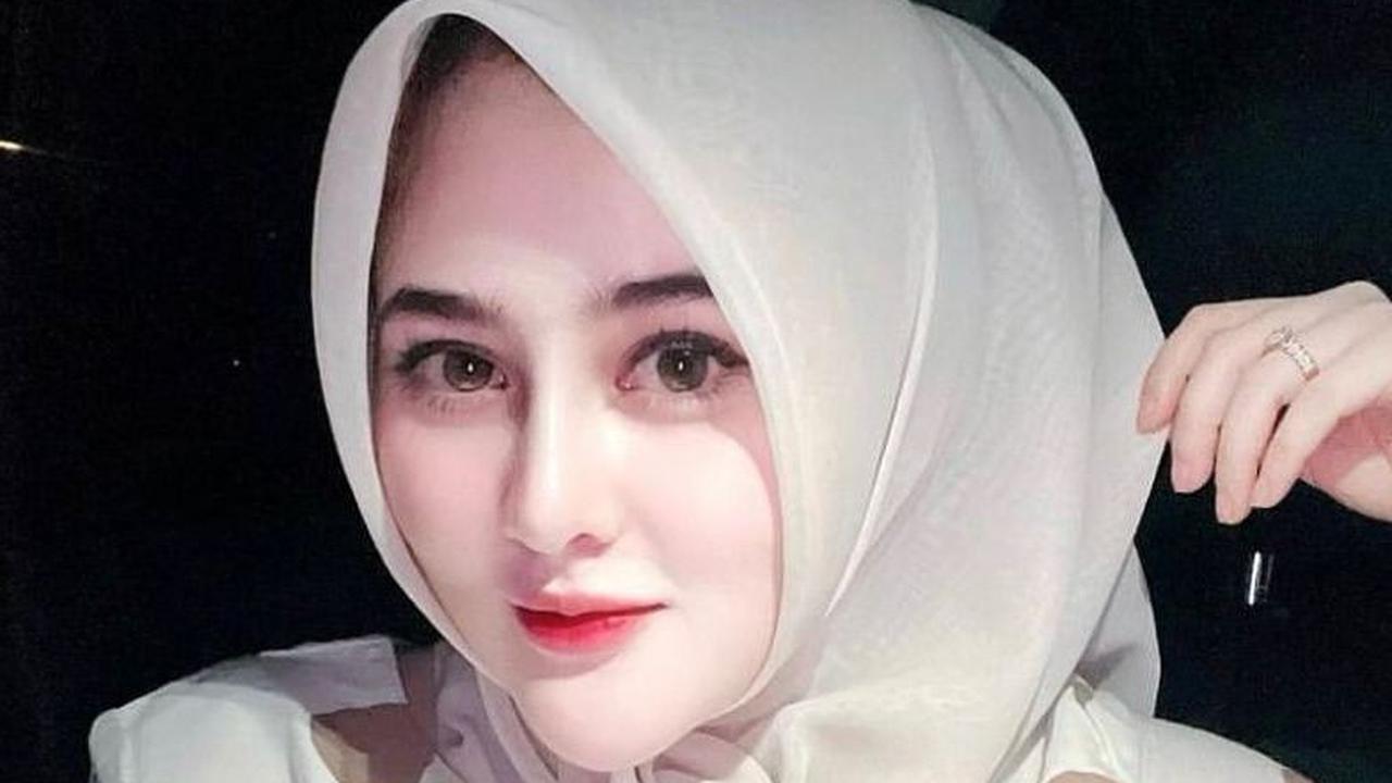Pasangan Briptu Mustakim, Visualnya Mirip Barbie!