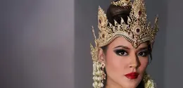 Penyanyi yang selama ini identik dengan penampilan elegan dan feminin itu kini bertransformasi menjadi sosok Srikandi yang tangguh untuk pertunjukan musikal Pagelaran Sabang Merauke 2026: Hikayat Srikandi Nusantara. [@bubahalfian].