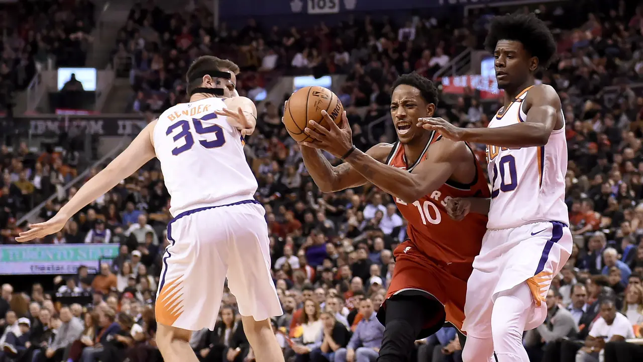 Aksi DeMar DeRozan saat Raptors Kalahkan Suns
