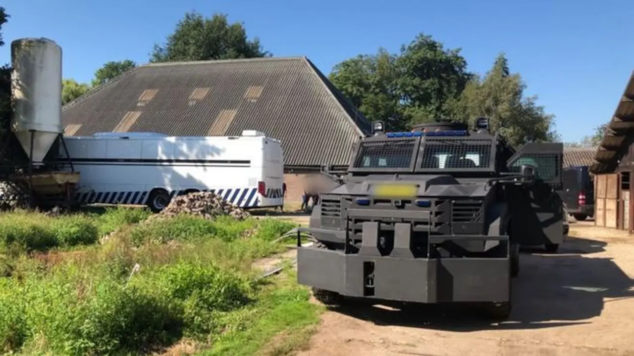 Laboratorium Kokain di Belanda (CENTRAL UNIT, NETHERLANDS POLICE)