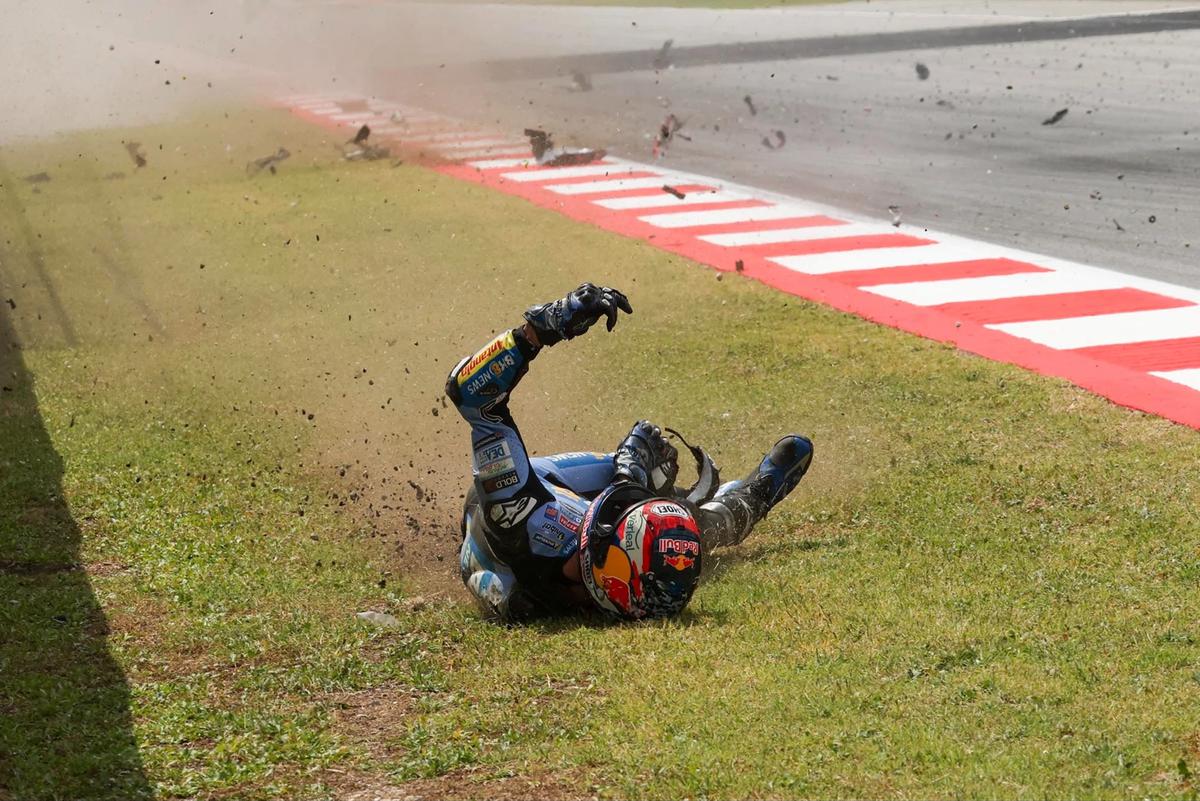 FOTO: Detik Detik Alex Marquez Terlempar dalam Kecelakaan Horor MotoGP Catalunya 2026