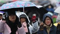 Demo Pro dan anti Presiden Korea Selatan Yoon Suk Yeol di bawah guyuran salju dan suhu dingin. (AFP)