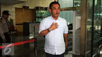 Ketua DPRD DKI Jakarta, Prasetyo Edi Marsudi berjalan keluar usai memenuhi panggilan KPK sebagai saksi Mohamad Sanusi terkait suap pembahasan dua Raperda Reklamasi Pantai Utara Jakarta, Selasa (14/6). (Liputan6.com/Faizal Fanani)