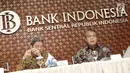 Gubernur Bank Indonesia (BI), Perry Warjiyo (kanan) saat jumpa pers di Gedung BI, Jakarta, Jumat (29/06). Rapat Dewan Gubernur BI, memutuskan menaikkan suku bunga acuan sebesar 50 basis poin menjadi 5,25%. (Liputan6.com/Herman Zakharia)