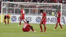 Para pemain Persija Jakarta tampak kecewa usai ditahan imbang Becamex Binh Duong pada laga Piala AFC di SUGBK, Jakarta, Selasa (26/2). Kedua klub bermain imbang 0-0. (Bola.com/M. Iqbal Ichsan)