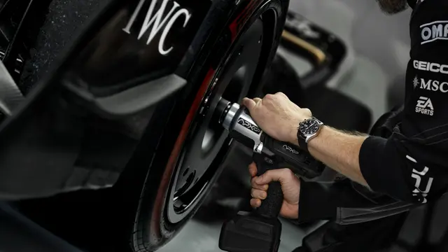 Gaya Kontras Rose dan Lisa BLACKPINK di F1 Miami Grand Prix