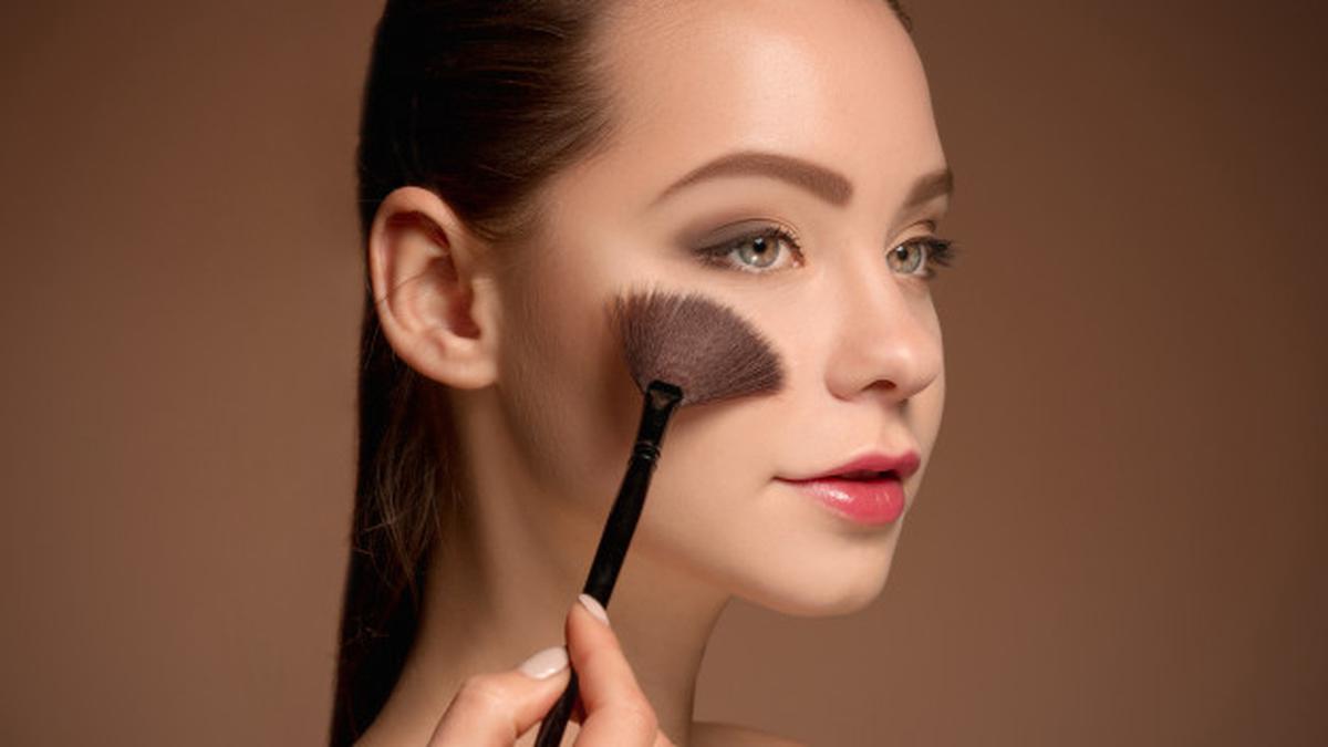 Rahasia Pilih Blush On Sesuai Usia agar Makeup Terlihat Natural dan Elegan
