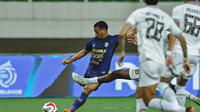 Pemain Persita Eber Bessa pada laga kontra Arema di ajang BRI Super League 2025/2026. (Dokumentasi Persita)
