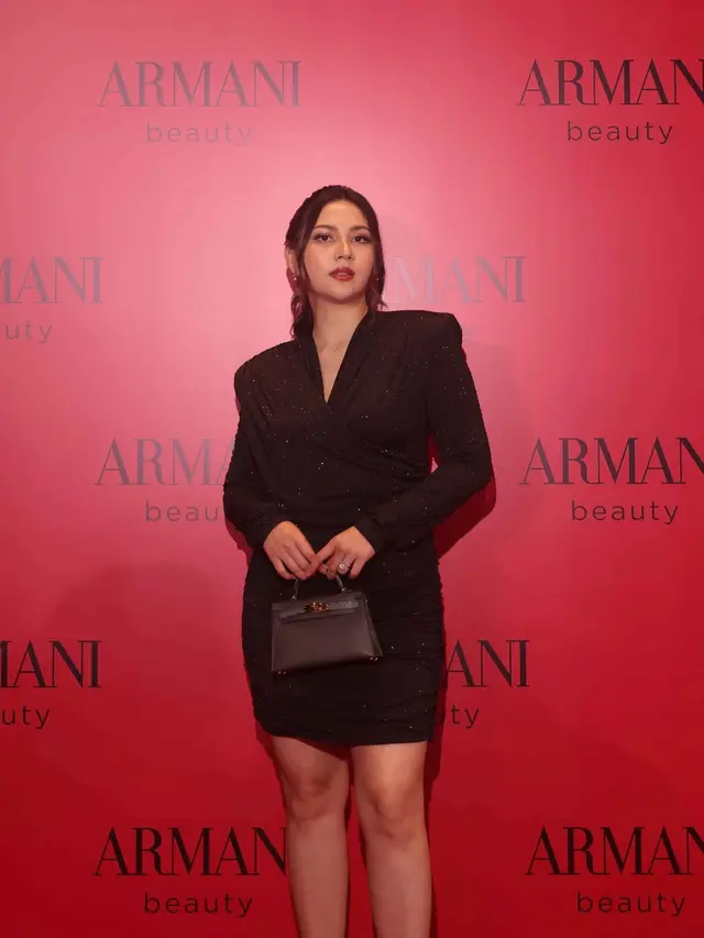 Parada Gaya Glamor Seleb dengan Outfit Serba Hitam, dari Jessica Mila, Paula Verhoeven, hingga Mahalini Raharja