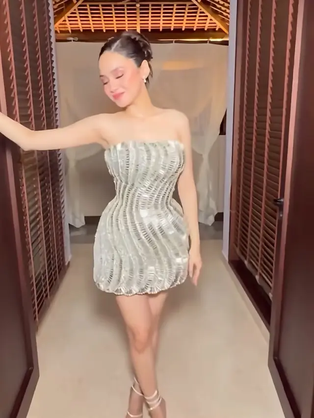 Syifa Hadju saat After Party Pernikahan di Bali pakai heels Rp31 jutaan. [@astecat]