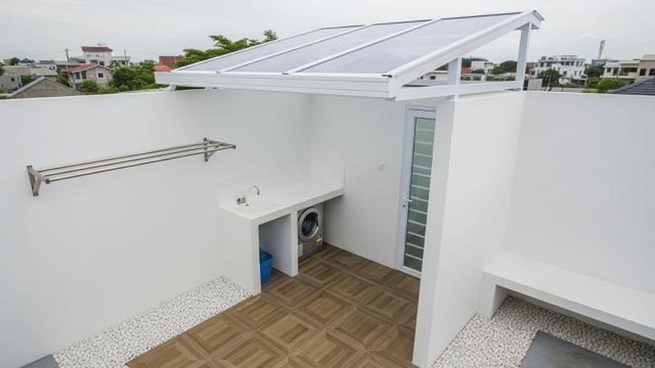 6 Desain Rumah Sederhana di Desa Tapi Punya Rooftop Buat Jemur dan Santai Sore