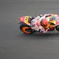 Pembalap Spanyol Marc Marquez dari tim Repsol Honda mengendarai sepeda motornya saat latihan bebas ketiga di Pertamina Mandalika International Street Circuit, Mandalika, Lombok Tengah, Nusa Tenggara Barat, Sabtu (19/3/2022). (AP Photo/Achmad Ibrahim)