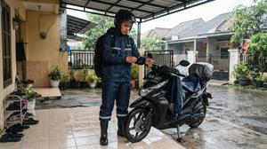 10 Perlengkapan Wajib di Motor saat Memasuki Musim Hujan, Siapkan Sebelum Berkendara