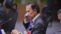 Sultan Brunei Hassanal Bolkiah menghadiri sesi pleno di ASEAN Summit/KTT Perhimpunan Bangsa-Bangsa Asia Tenggara (ASEAN) di Kuala Lumpur, Malaysia, pada 26 Mei 2025. (AP/Vincent Thian)