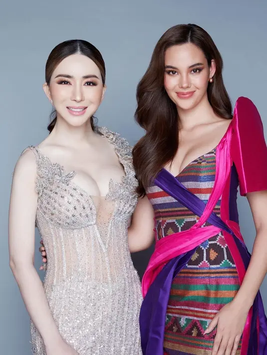 Saat berfoto bersama kontestan ratu kecantikan, ia tak kalah mencuri perhatian. [annejkn.official]